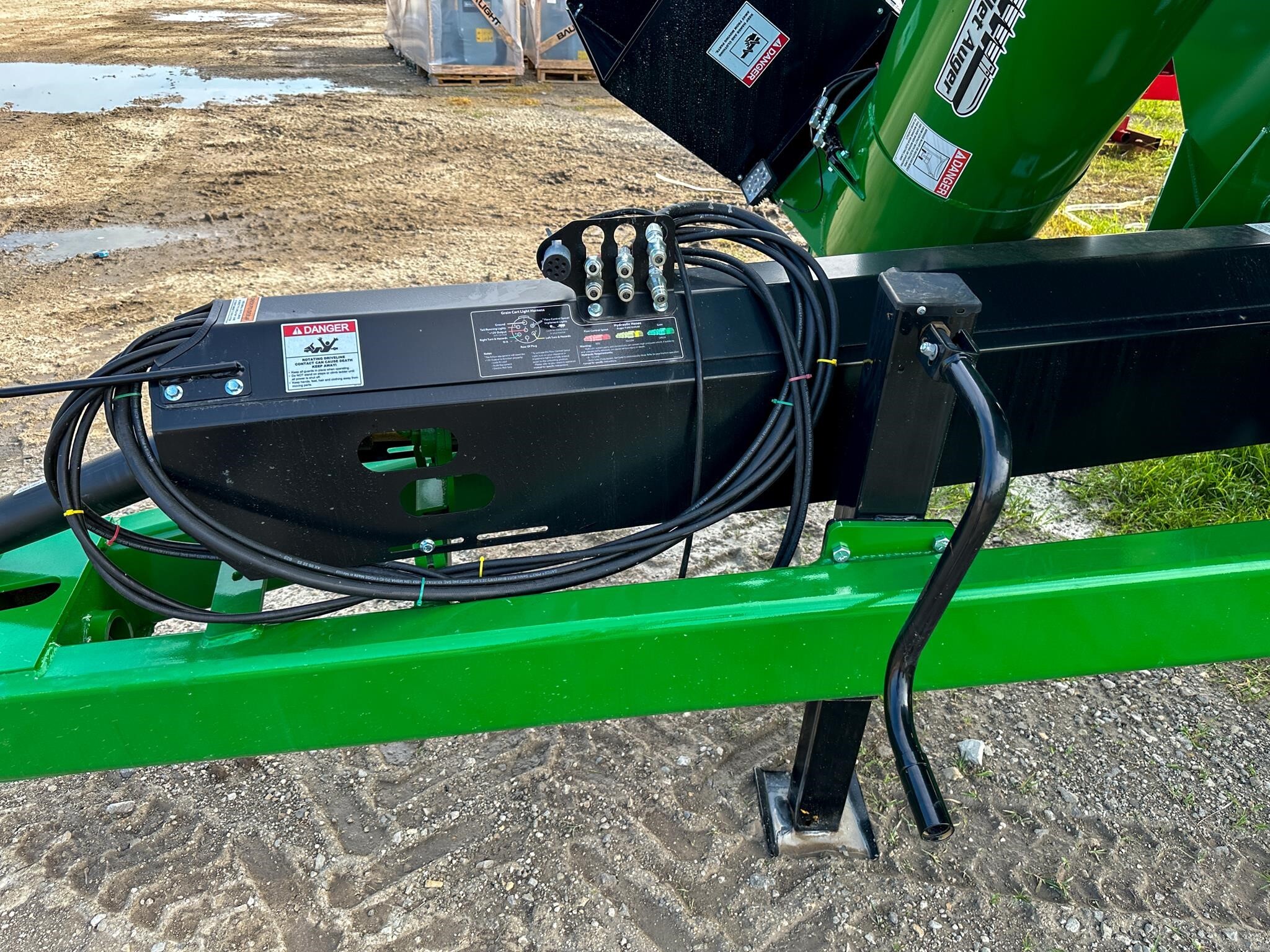 2026 J&M 1112 Grain Cart