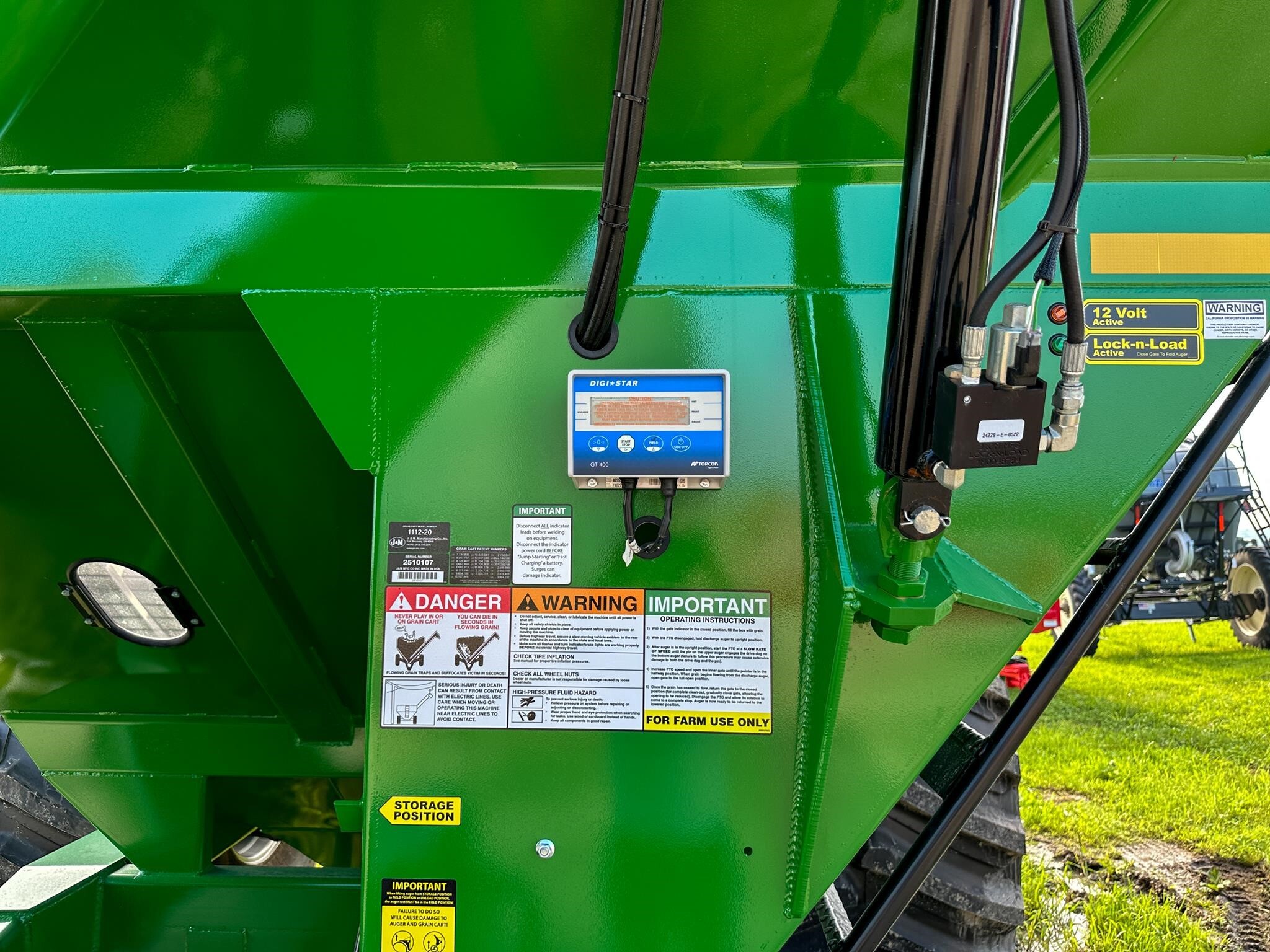 2026 J&M 1112 Grain Cart