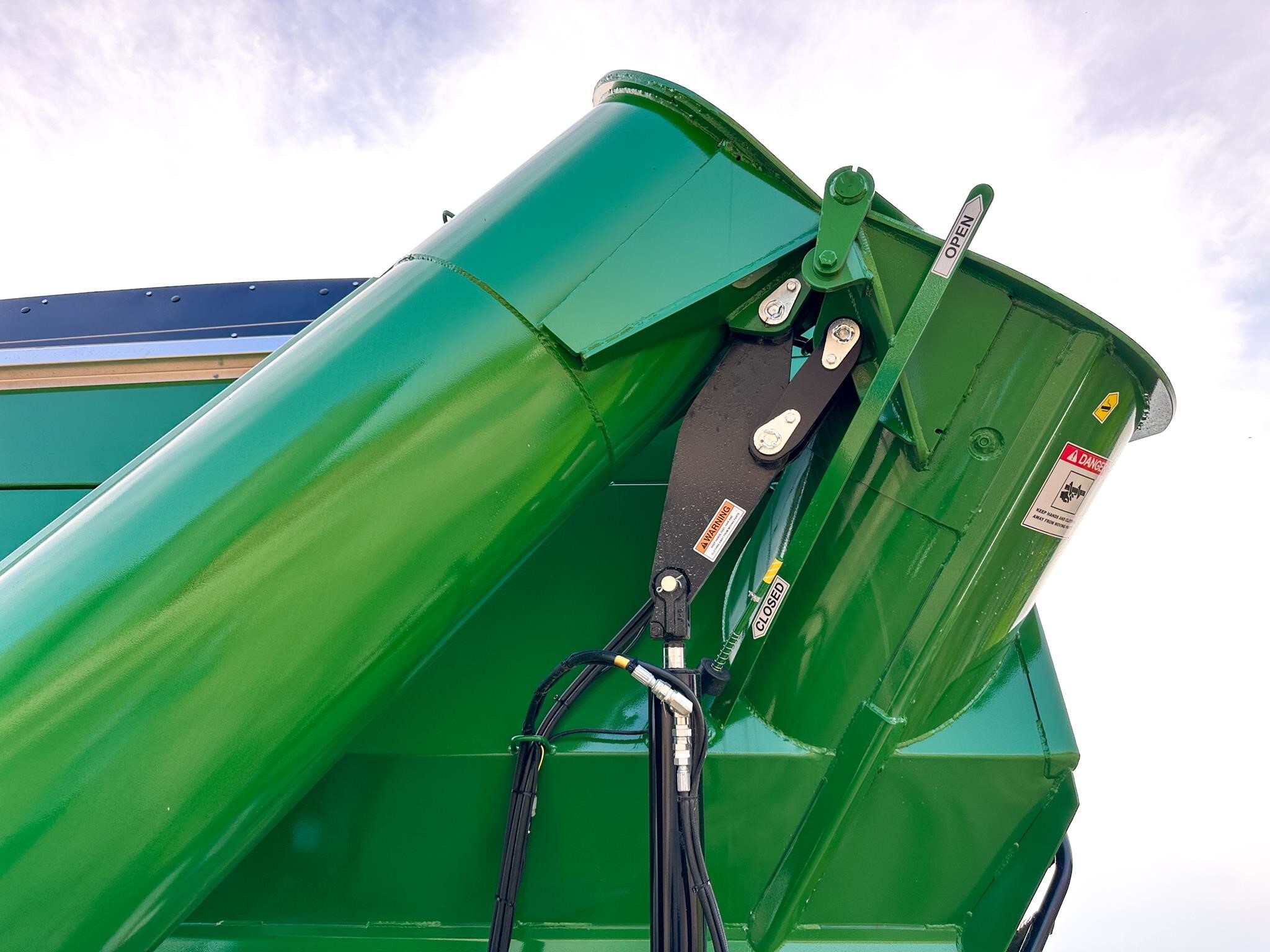 2026 J&M 1112 Grain Cart