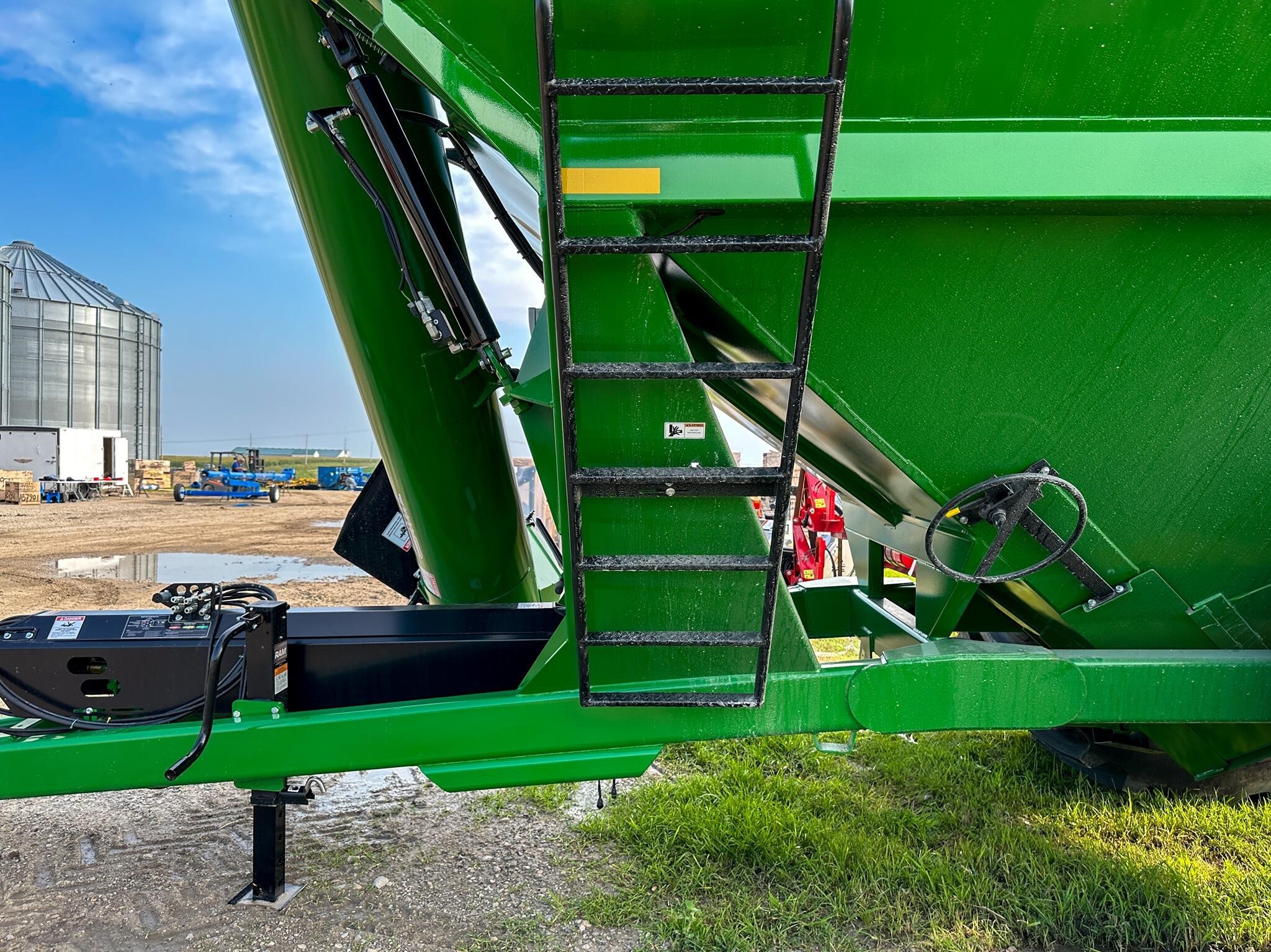 2026 J&M 1112 Grain Cart