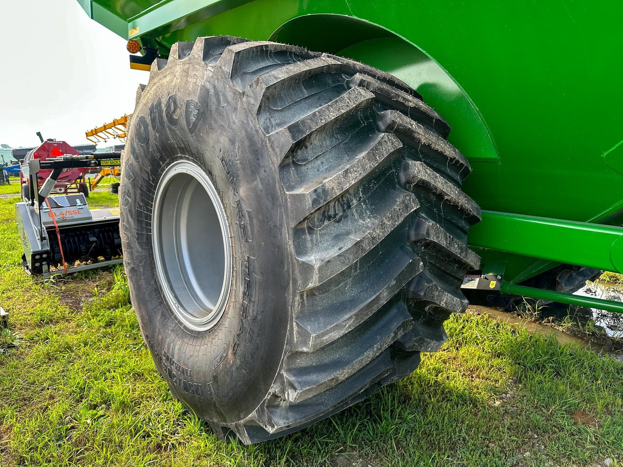 2026 J&M 1112 Grain Cart