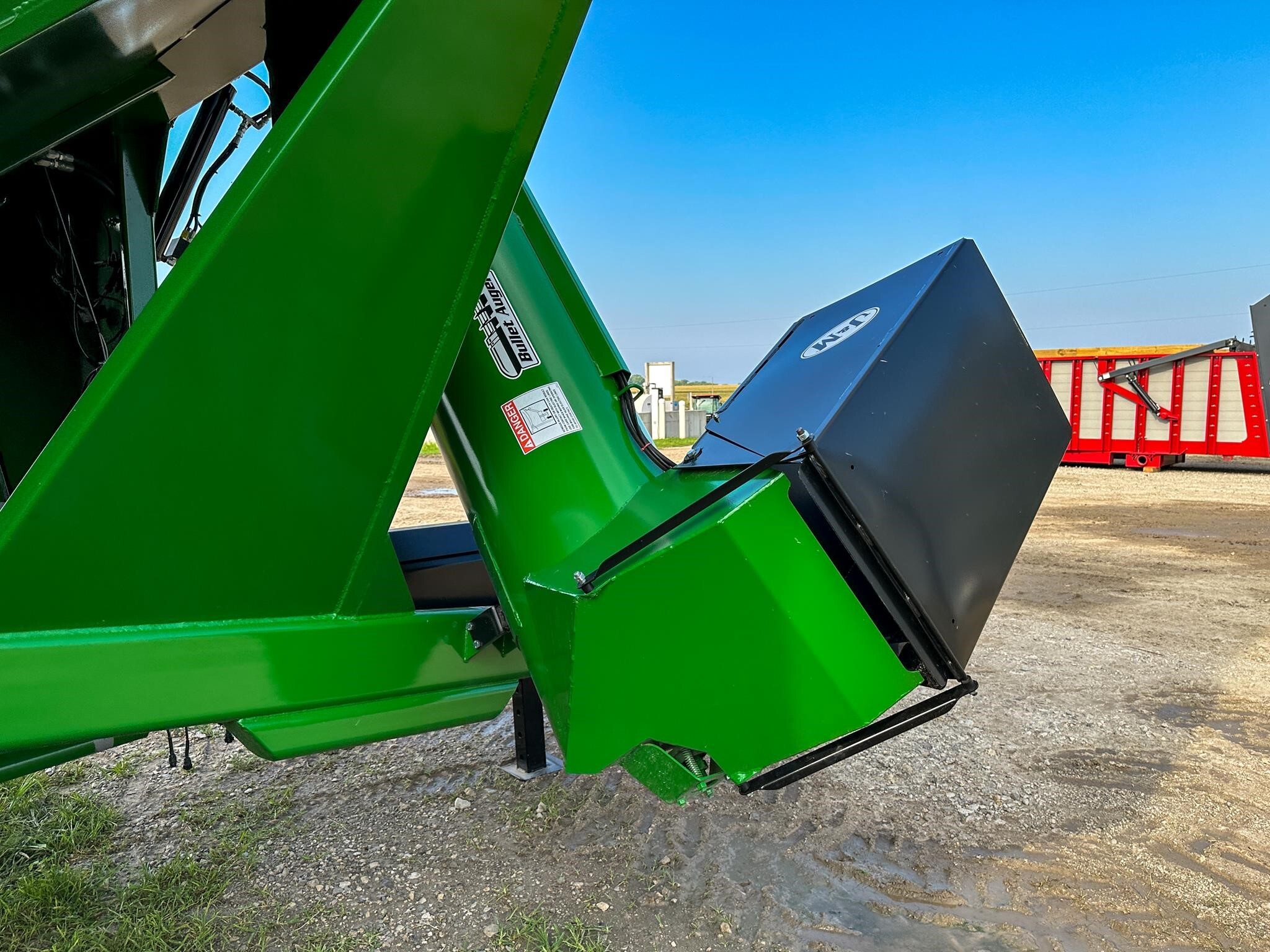 2026 J&M 1112 Grain Cart