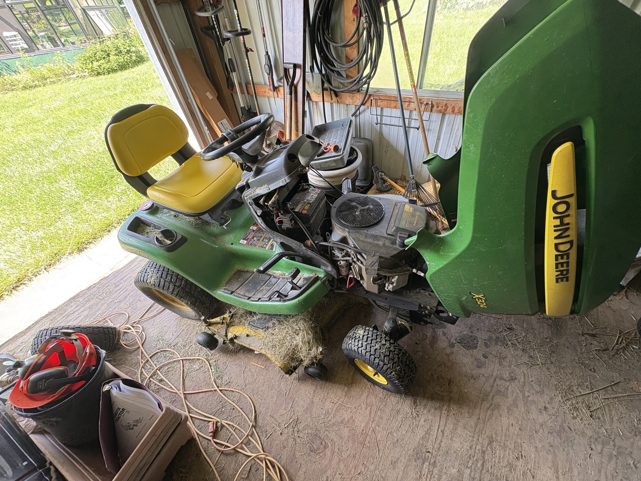 2011 John Deere X324 Lawn Mower