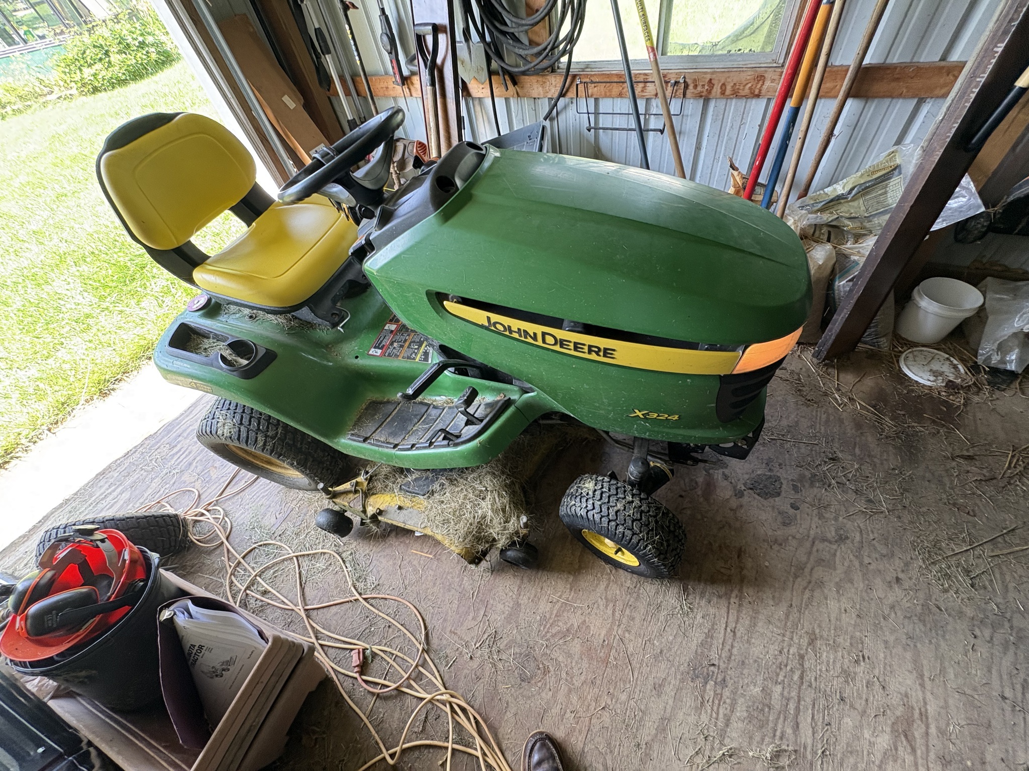 2011 John Deere X324 Lawn Mower