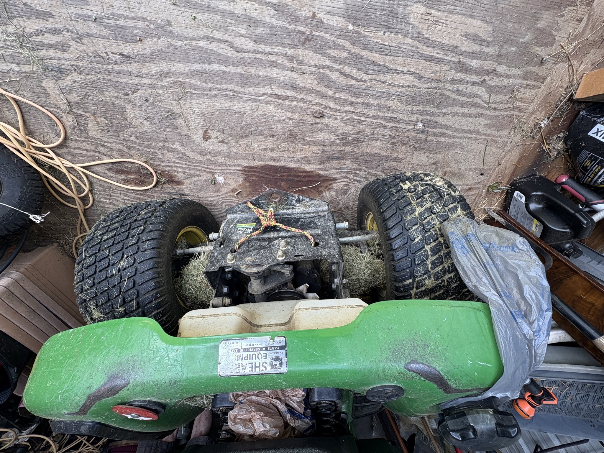 2011 John Deere X324 Lawn Mower