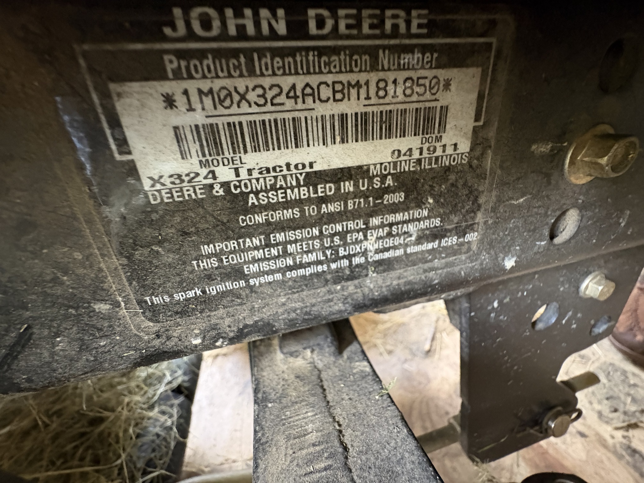 2011 John Deere X324 Lawn Mower