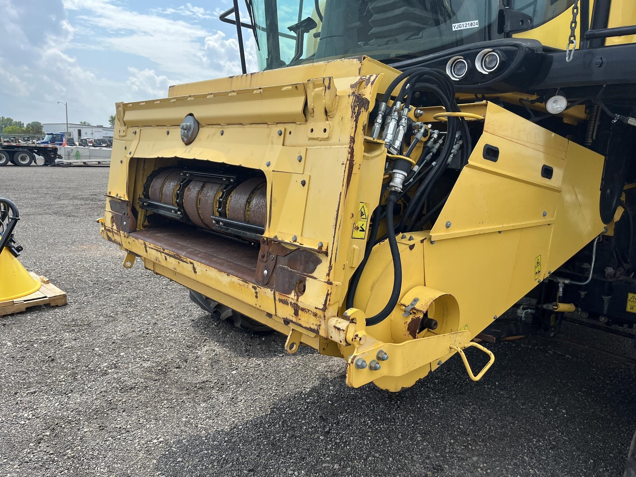 2019 New Holland CR8.90 Combine