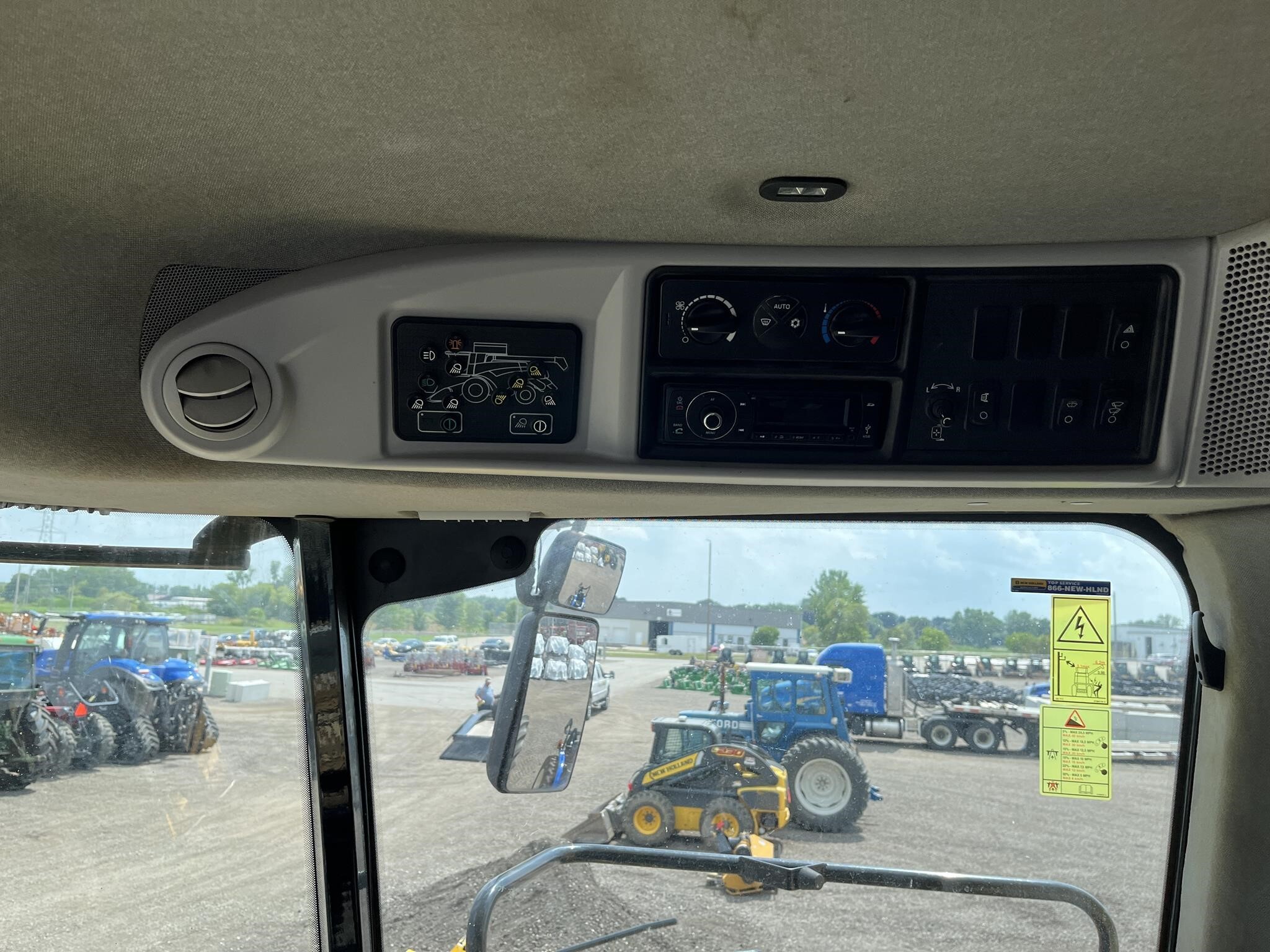 2019 New Holland CR8.90 Combine