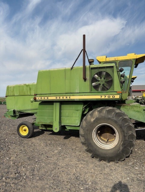1972 John Deere 7700 Combine