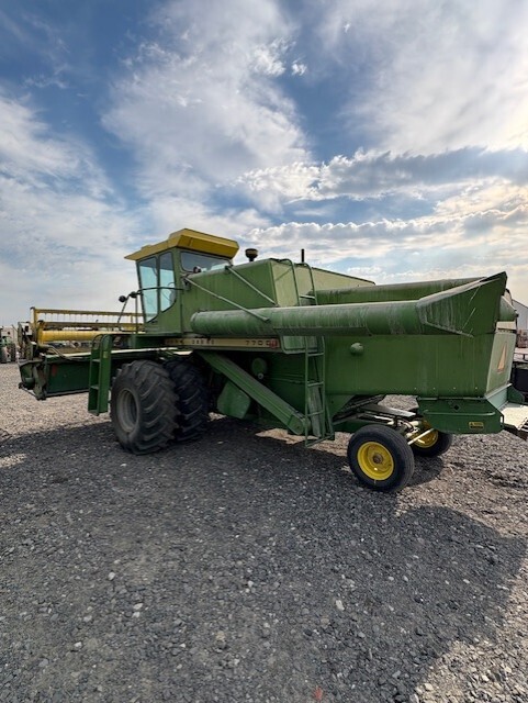 1972 John Deere 7700 Combine