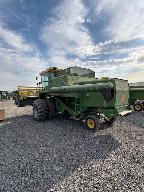 1974 John Deere 7700 Combine