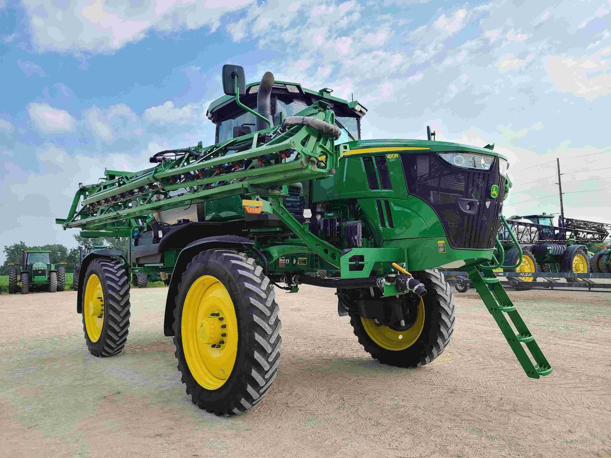 2022 John Deere 410R Self-Propelled Sprayer