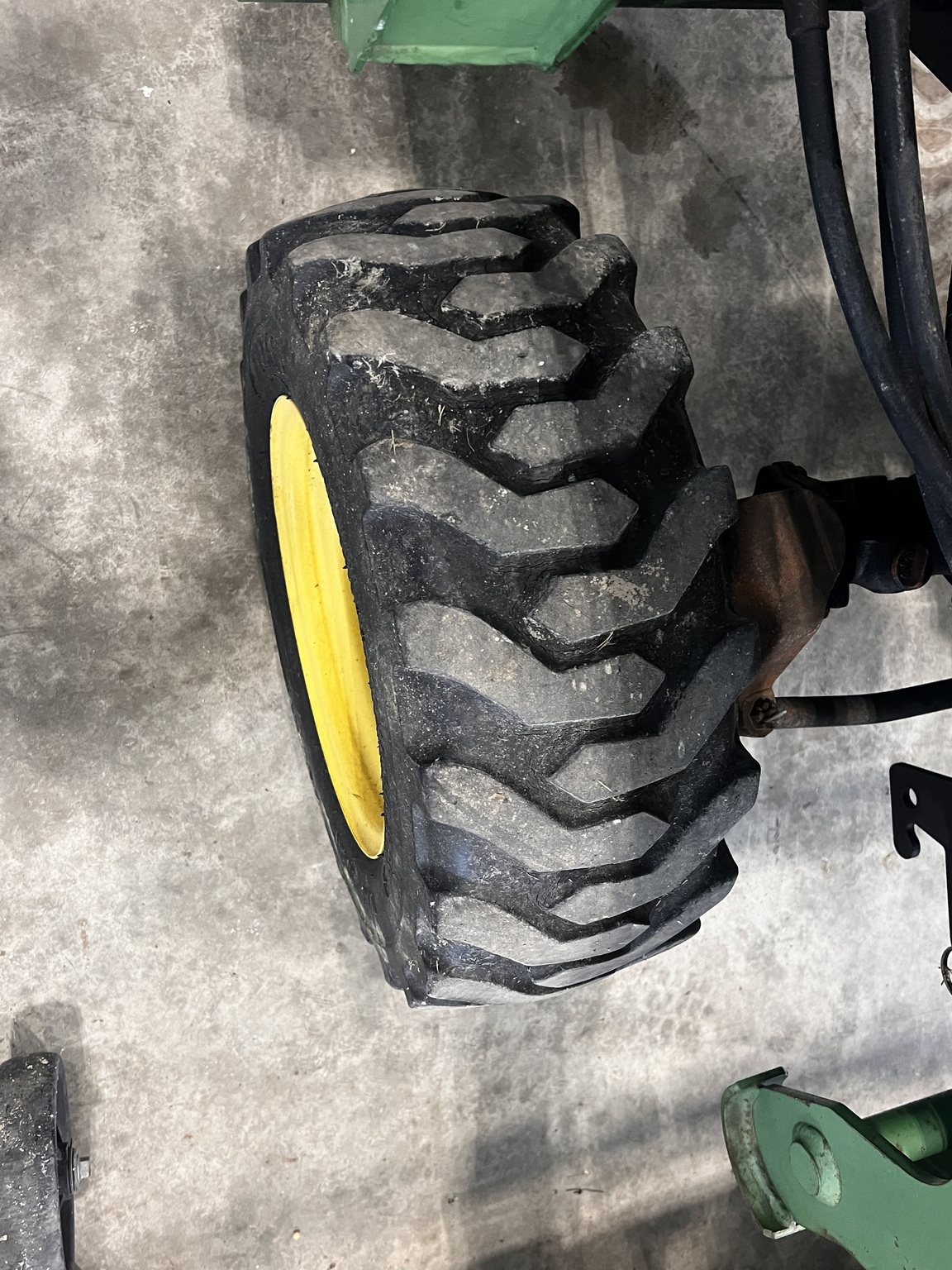 2000 John Deere 4100 Tractor