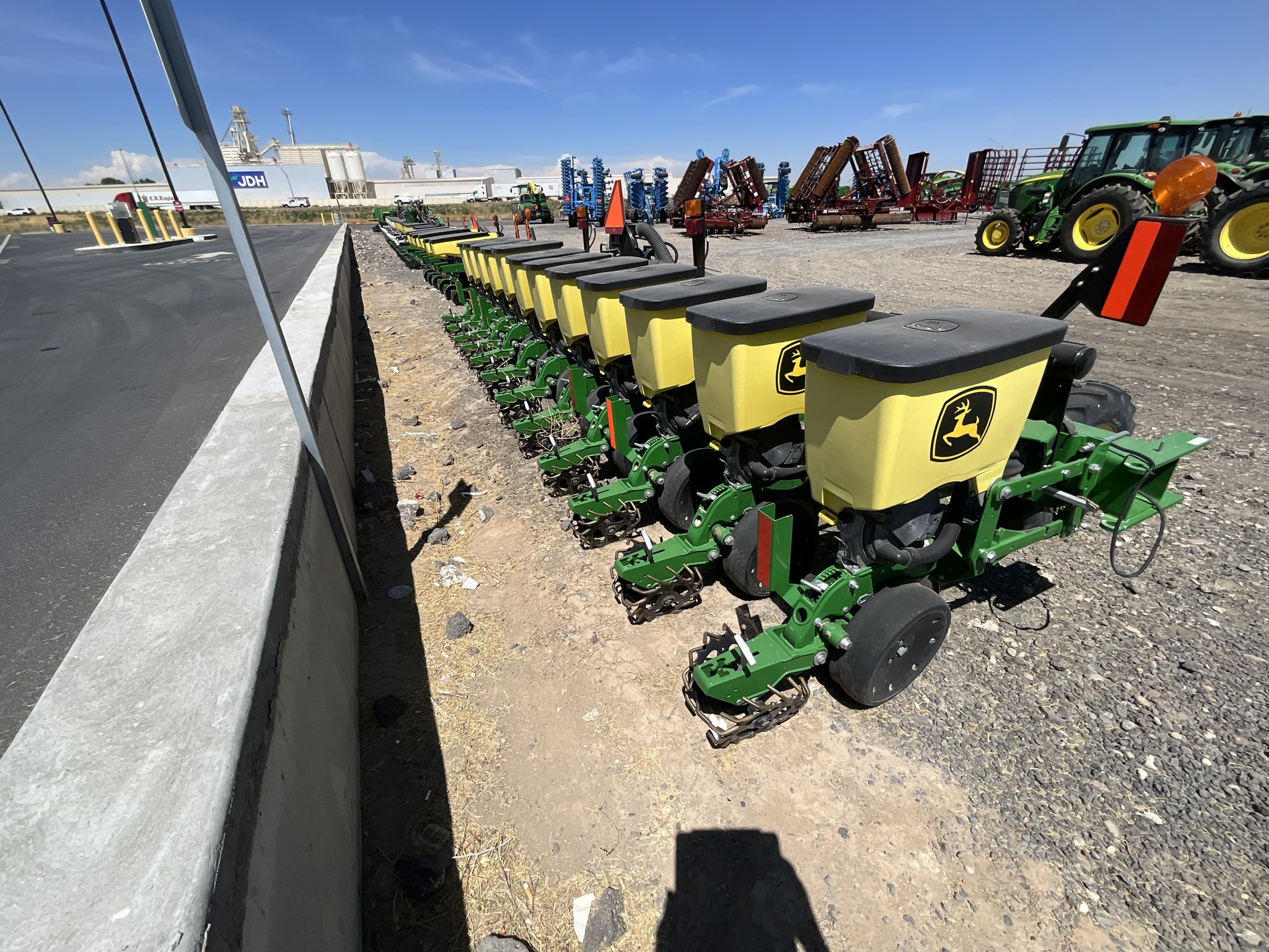 2017 John Deere 1735 Planter