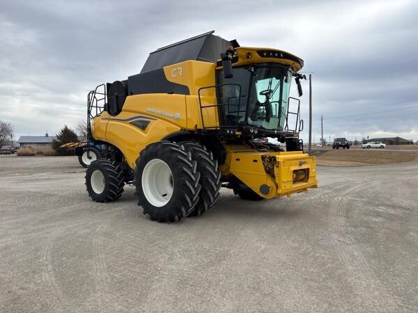2024 New Holland CR7.90 Combine