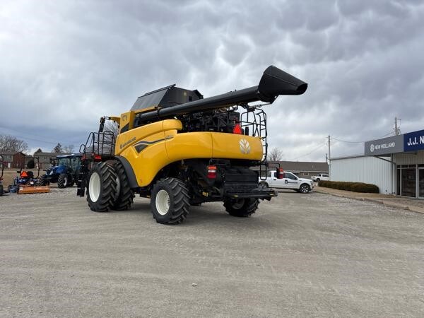 2024 New Holland CR7.90 Combine