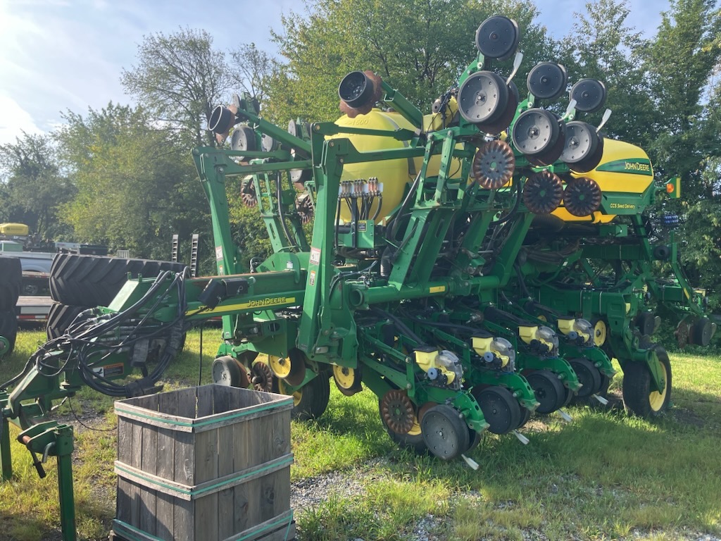2012 John Deere 1790 Planter