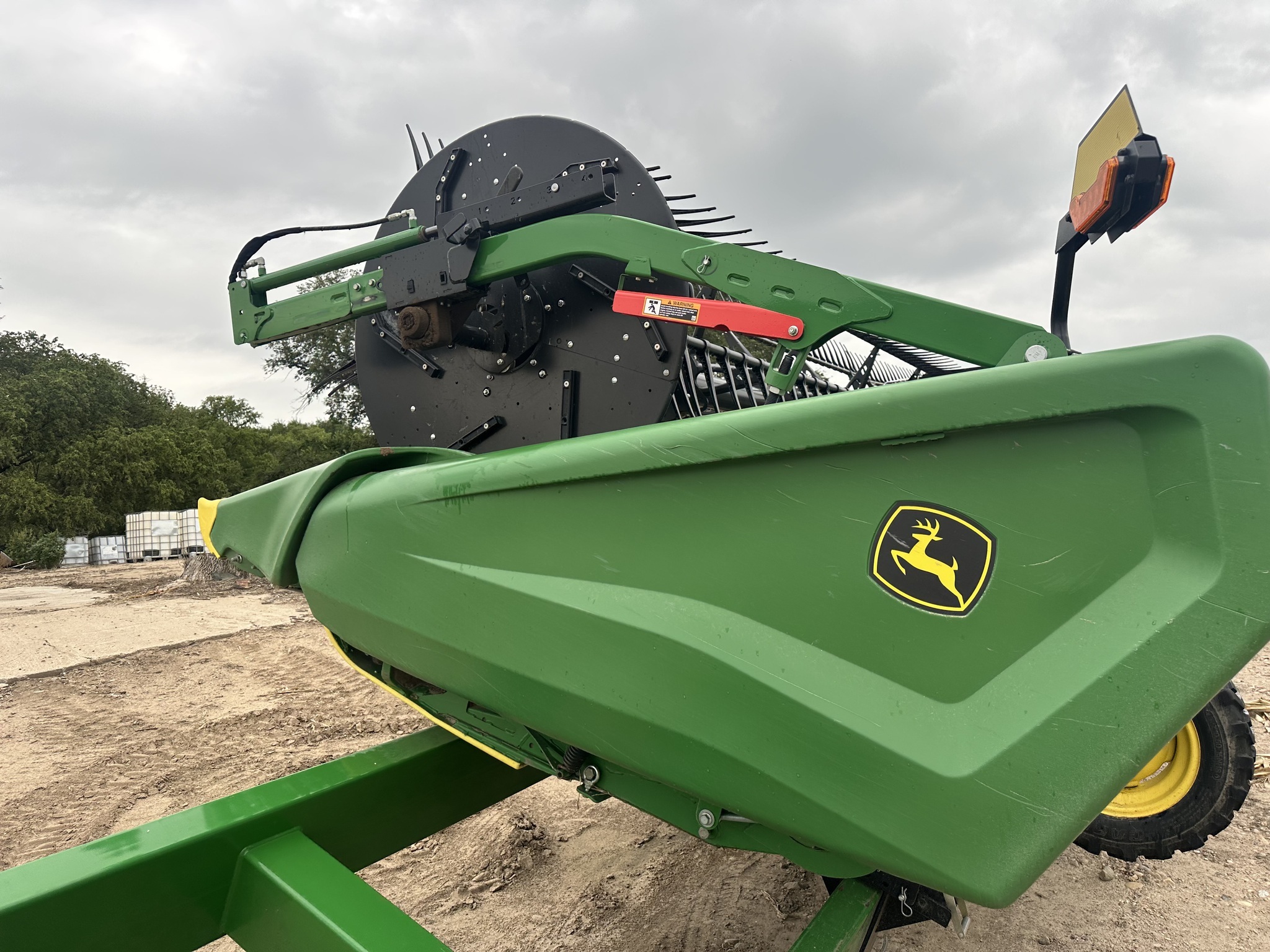 2022 John Deere HD35F Platform