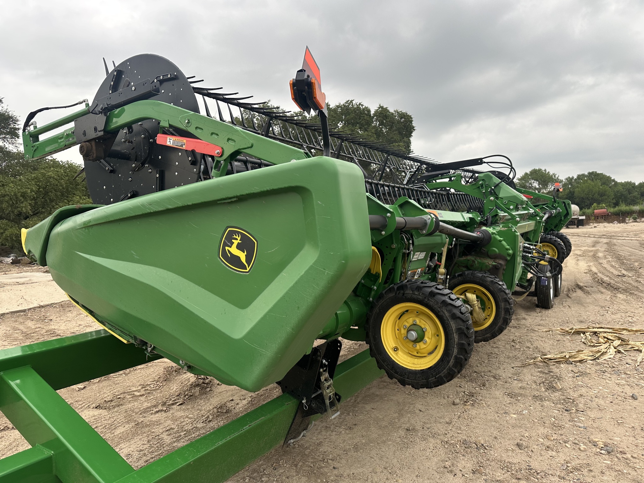 2022 John Deere HD35F Platform