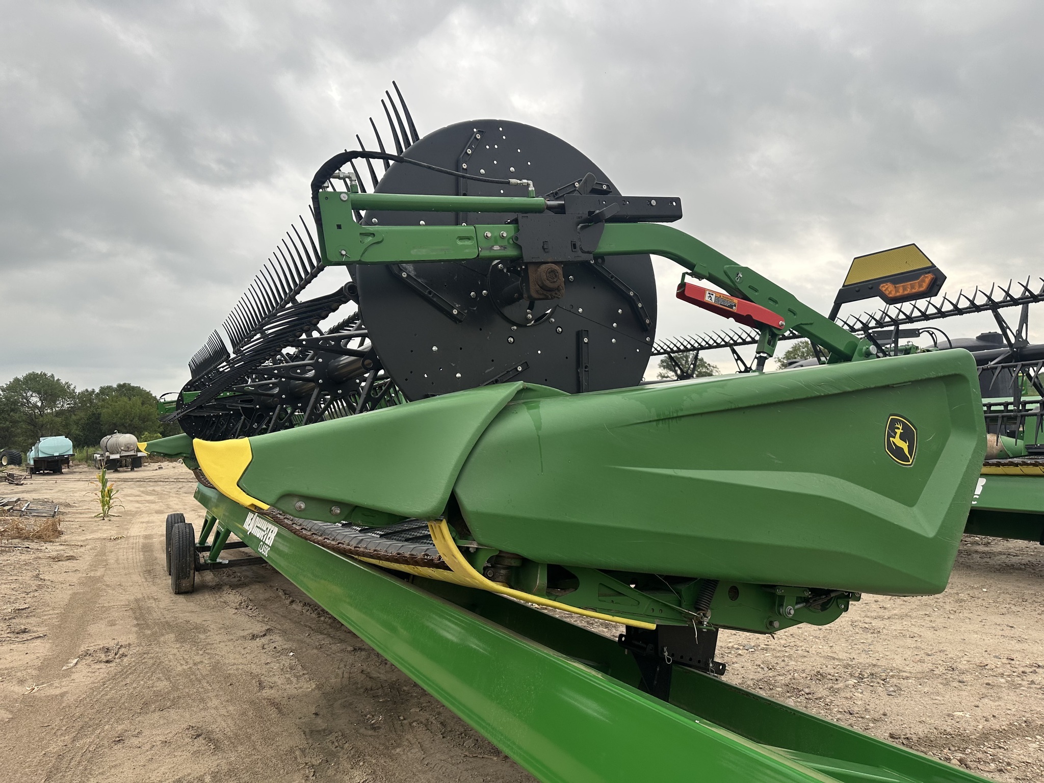 2022 John Deere HD35F Platform
