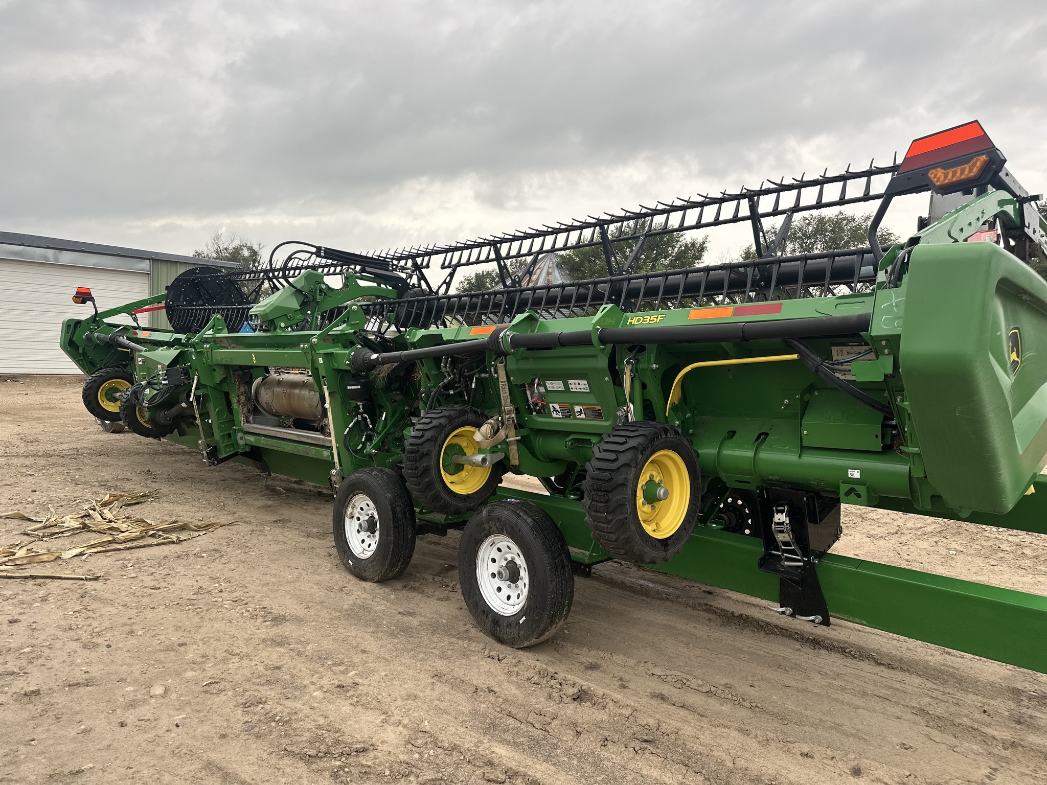 2022 John Deere HD35F Platform
