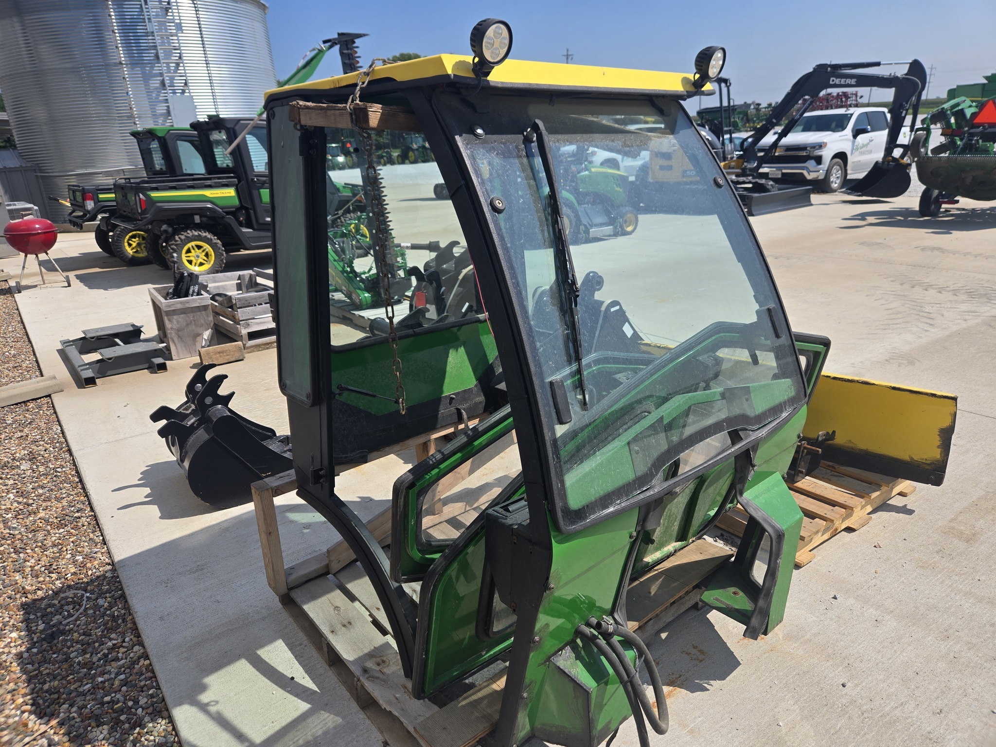 2014 John Deere 1025R Tractor