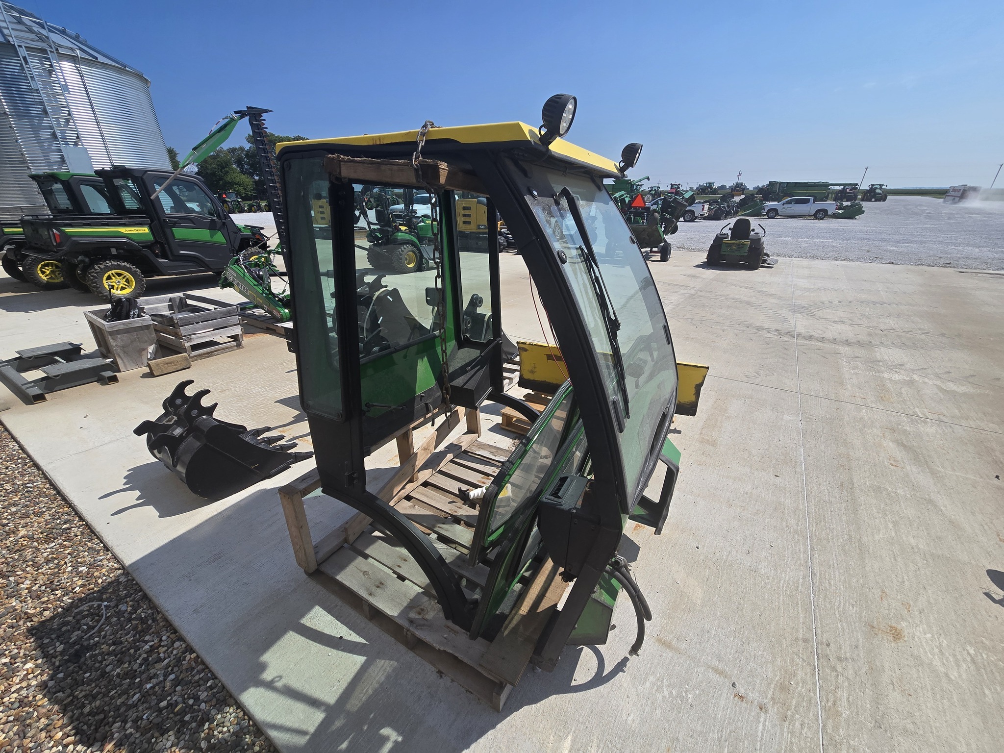 2014 John Deere 1025R Tractor