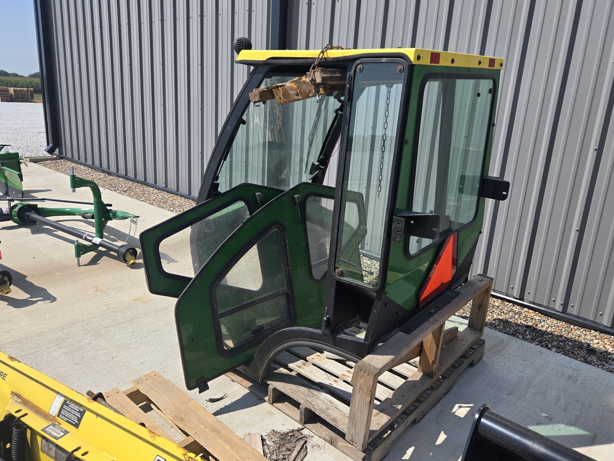 2014 John Deere 1025R Tractor