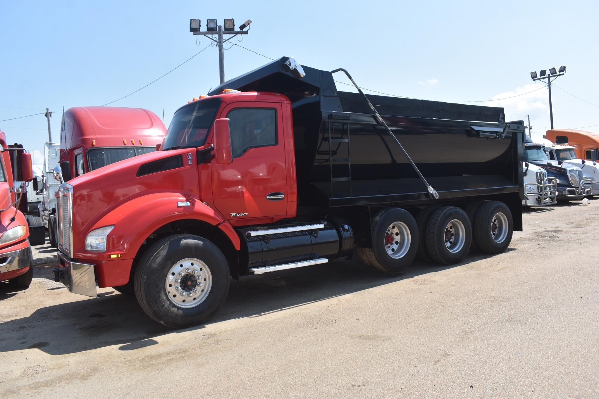 2017 Kenworth T880 Semi Trucks/Trailer