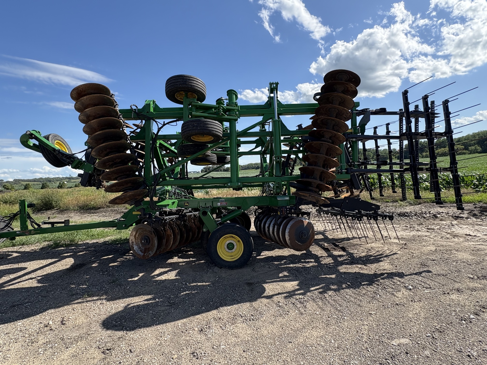 2022 John Deere 2633 Vertical Tillage