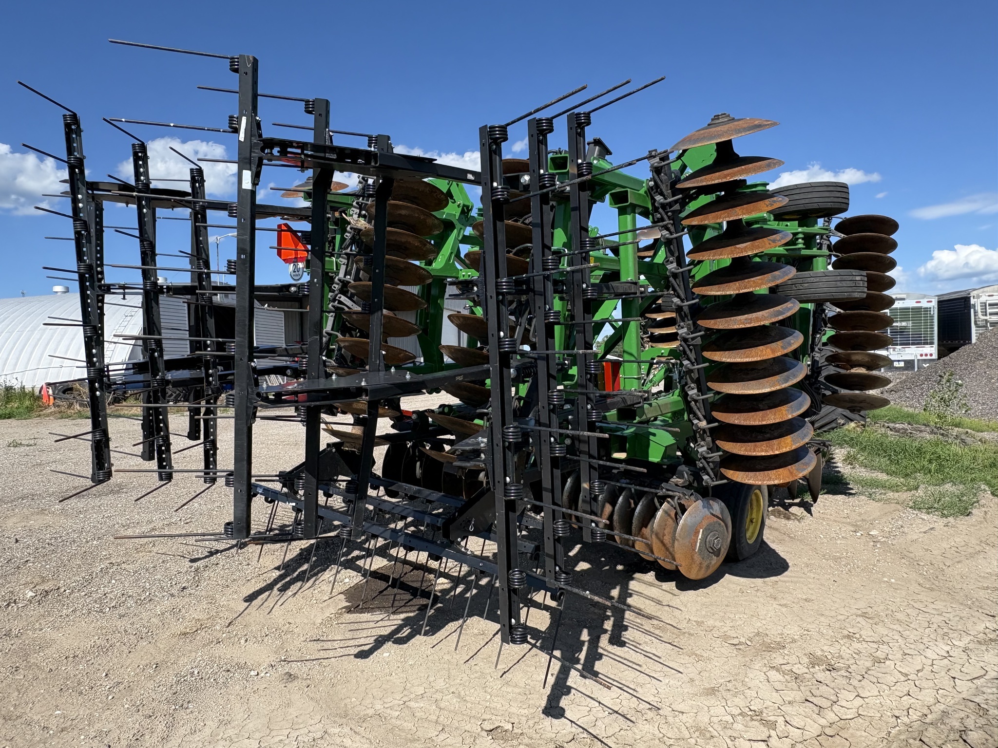 2022 John Deere 2633 Vertical Tillage