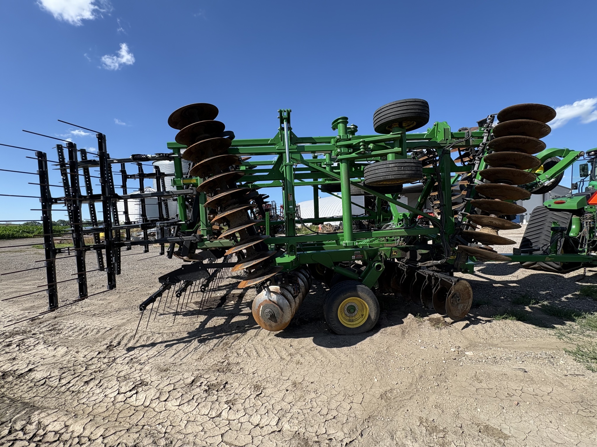 2022 John Deere 2633 Vertical Tillage