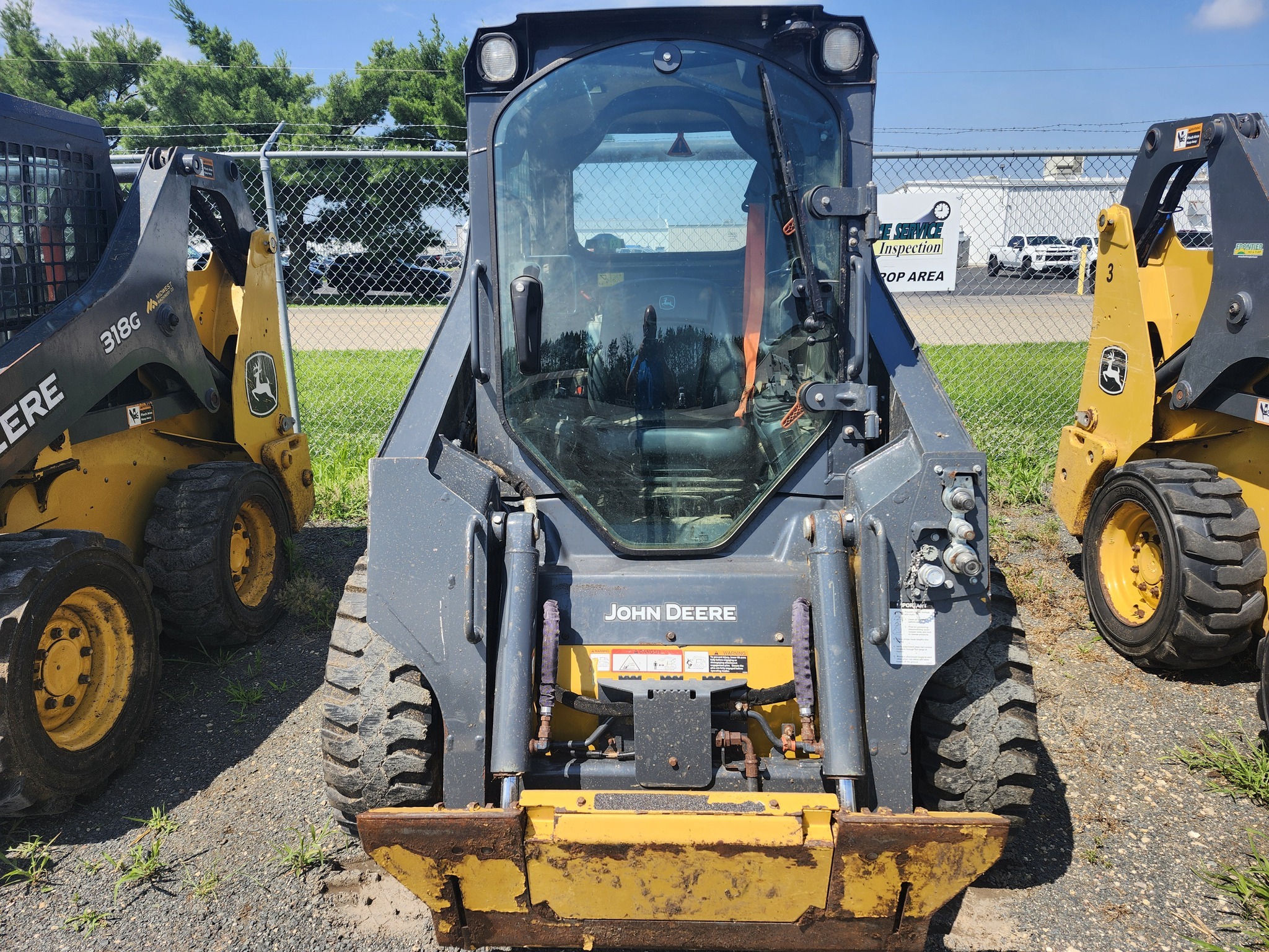 2022 Deere 318G Skid Steer