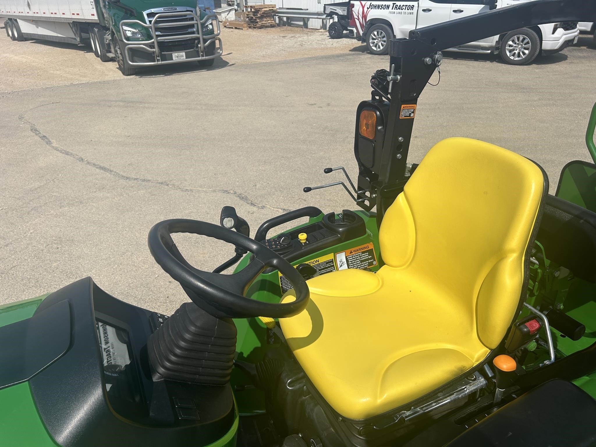 2020 John Deere 3046R Tractor