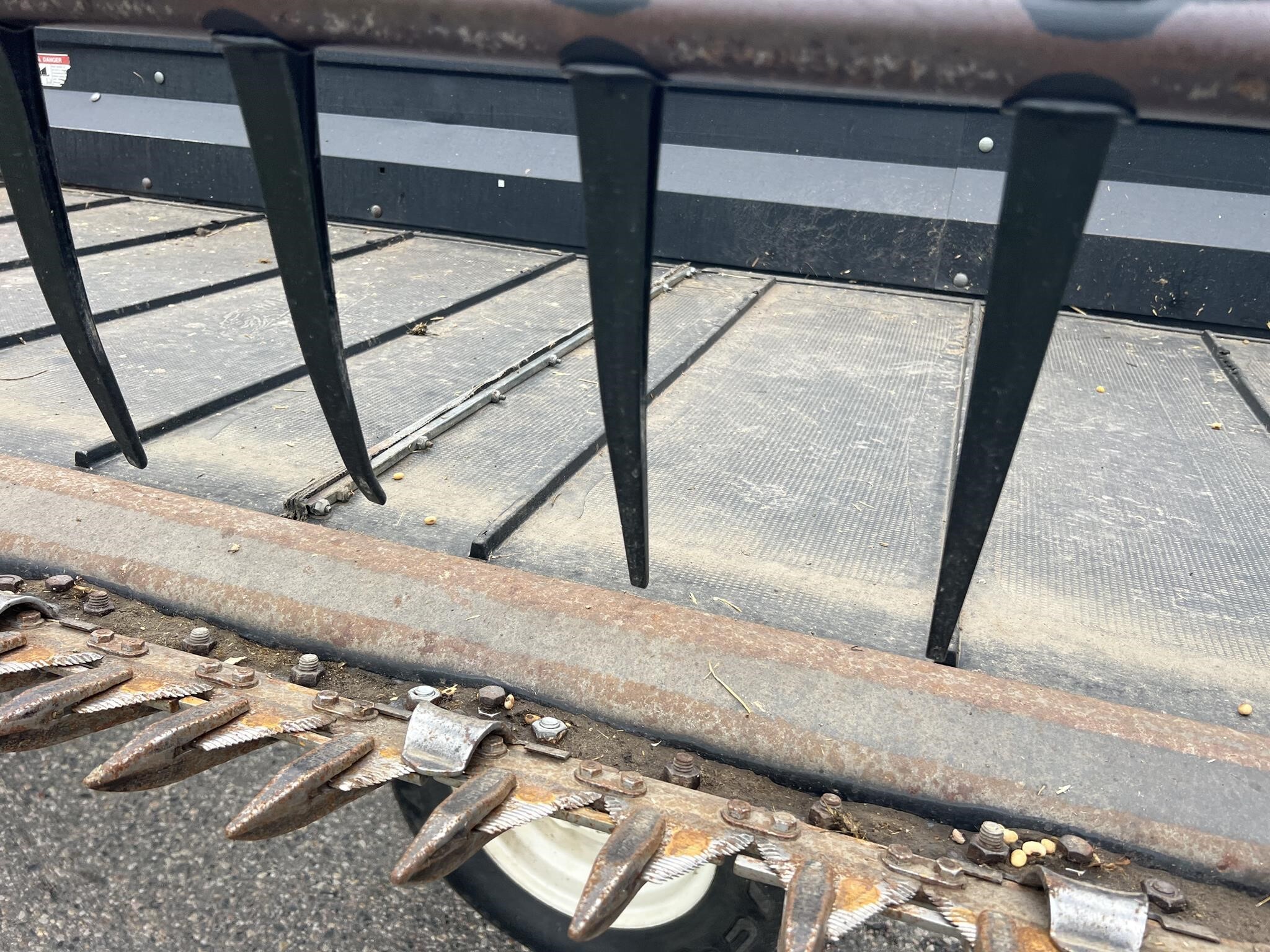 2009 MacDon FD70 Platform