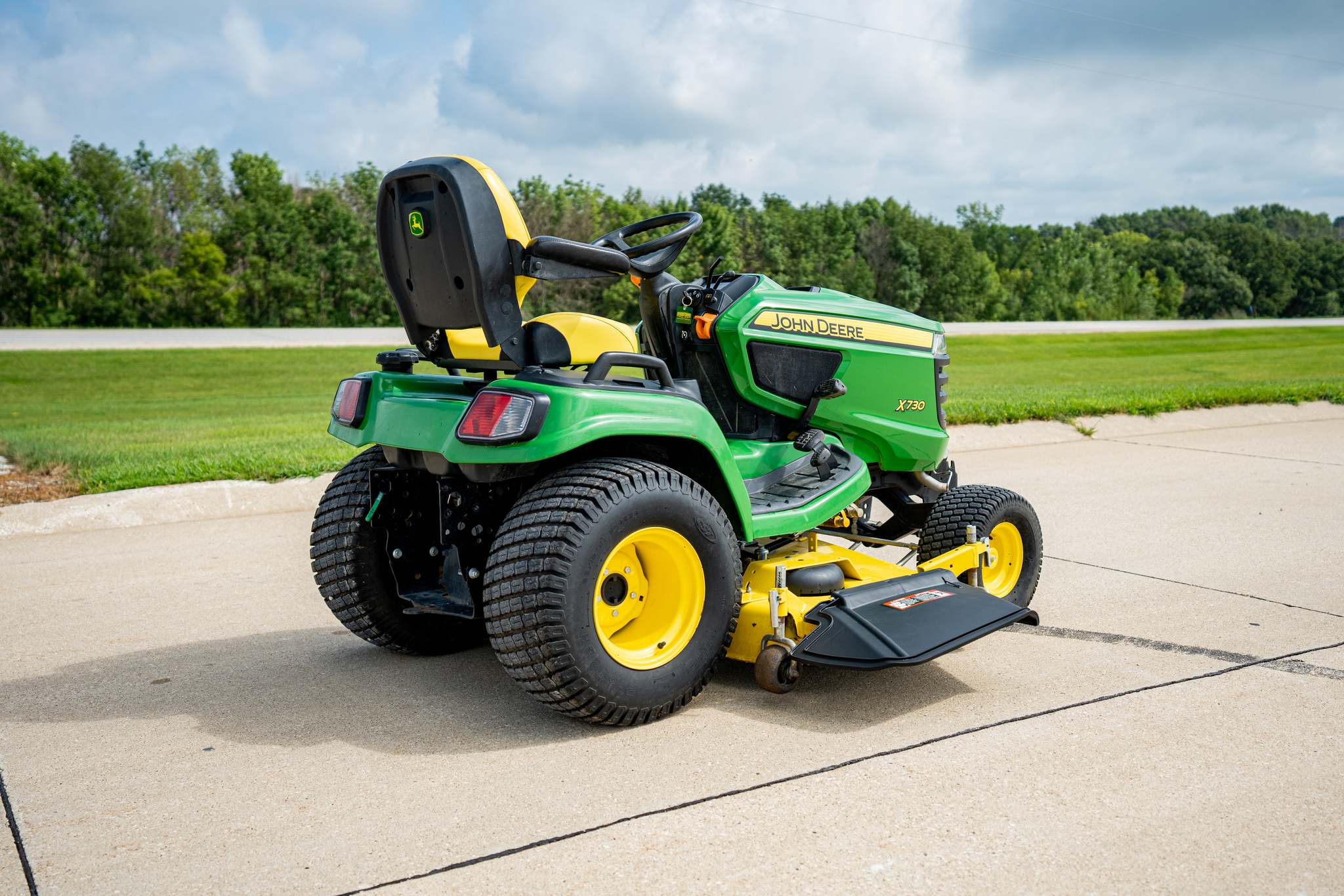 2018 John Deere X730 Lawn Mower