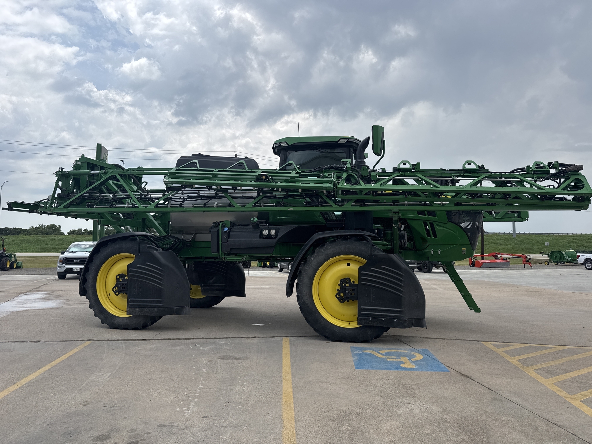 2023 John Deere 412R Self-Propelled Sprayer