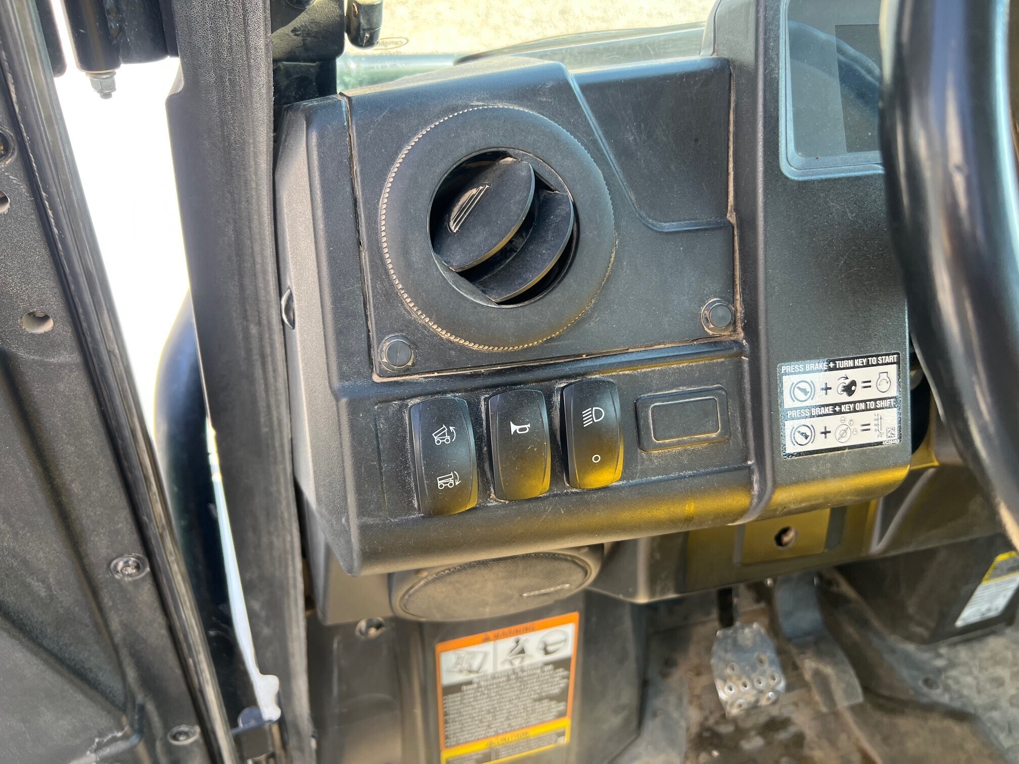 2021 John Deere XUV 835M ATVs and Utility Vehicle