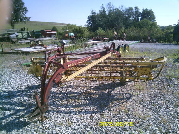  New Holland 256 Rake