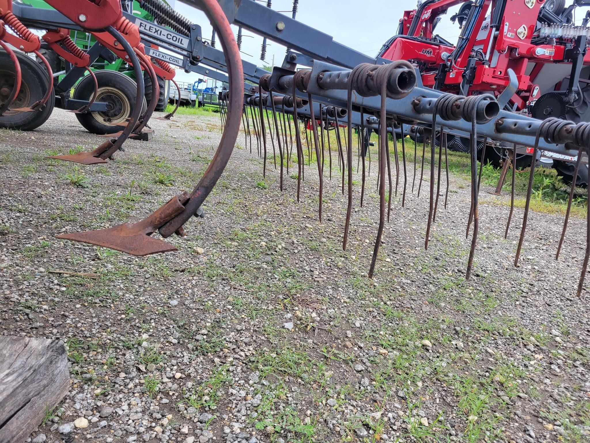  Flexi-Coil 820 Field Cultivator