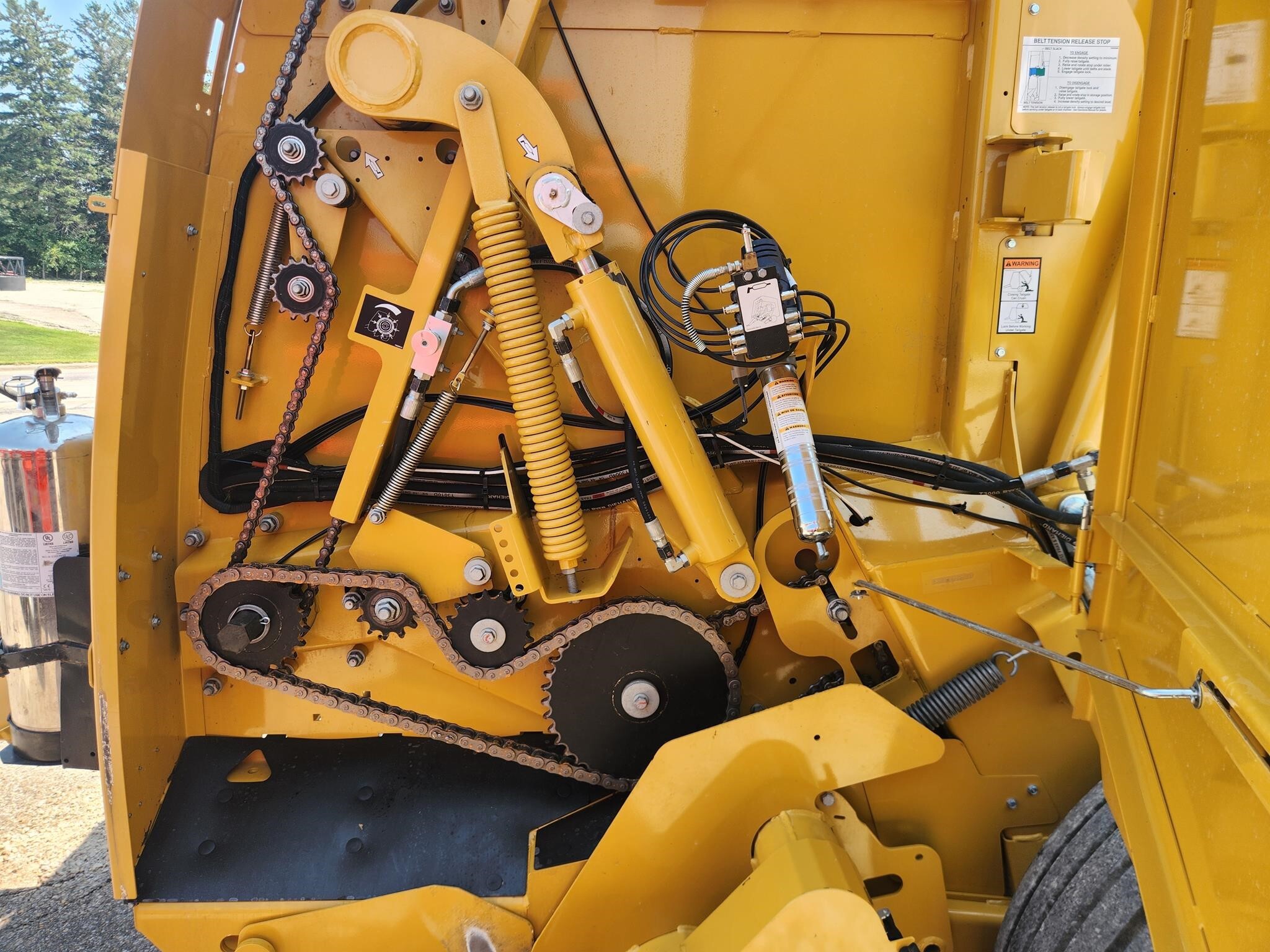 2021 Vermeer 605N Round Baler