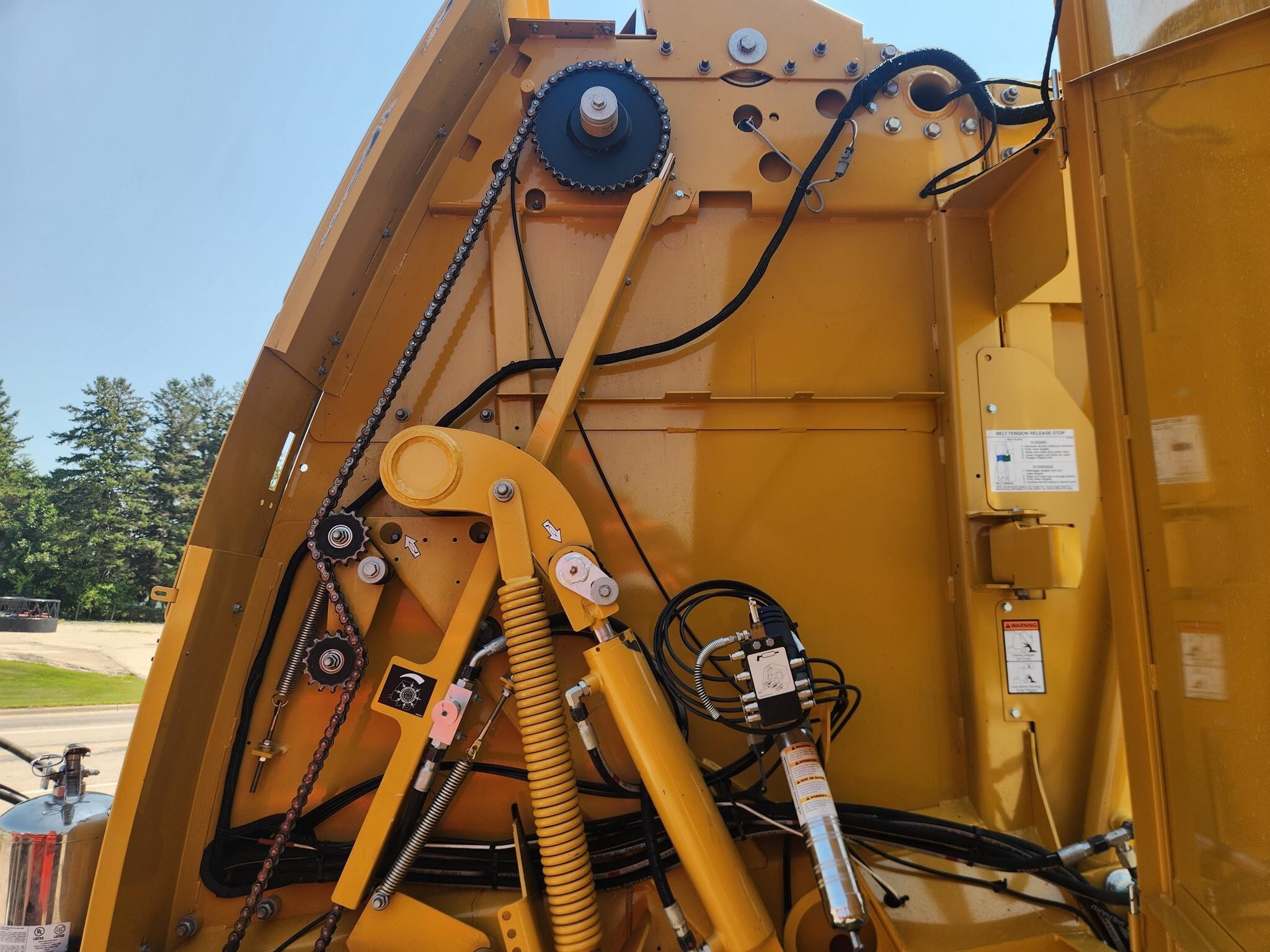 2021 Vermeer 605N Round Baler