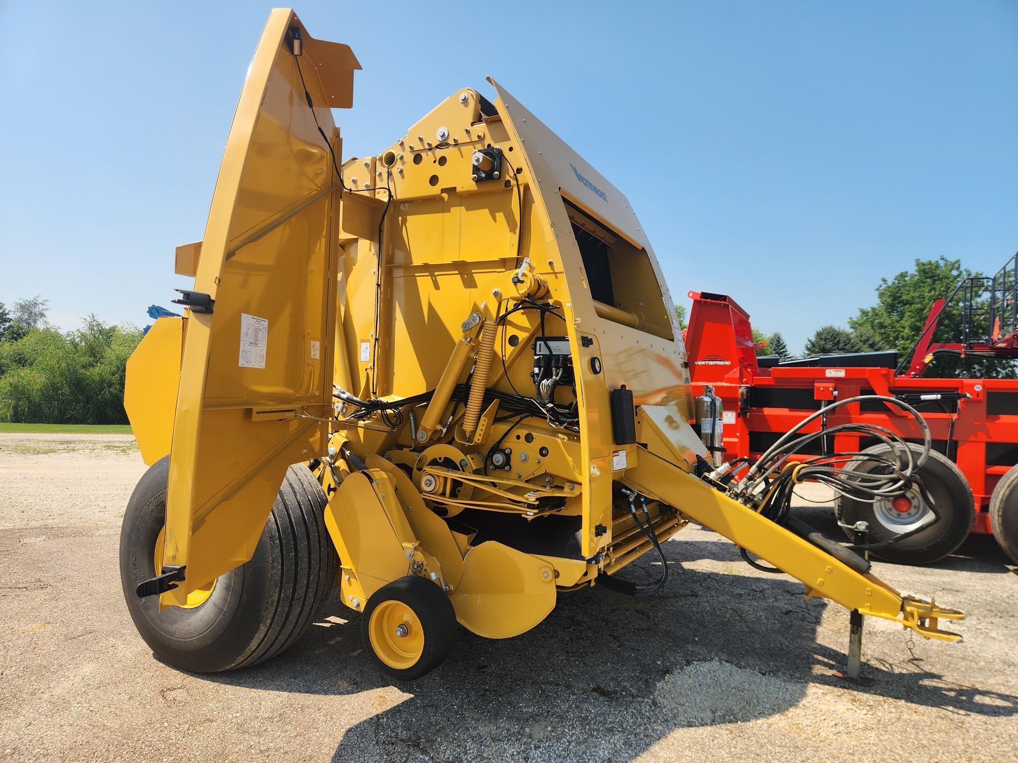 2021 Vermeer 605N Round Baler