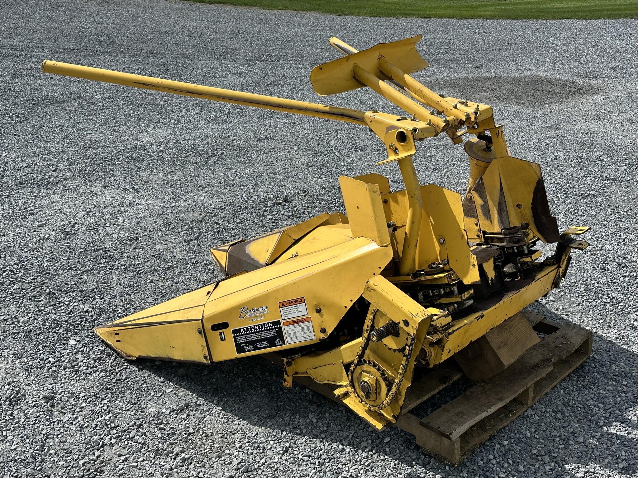 2002 New Holland 824 Pull-Type Forage Harvester