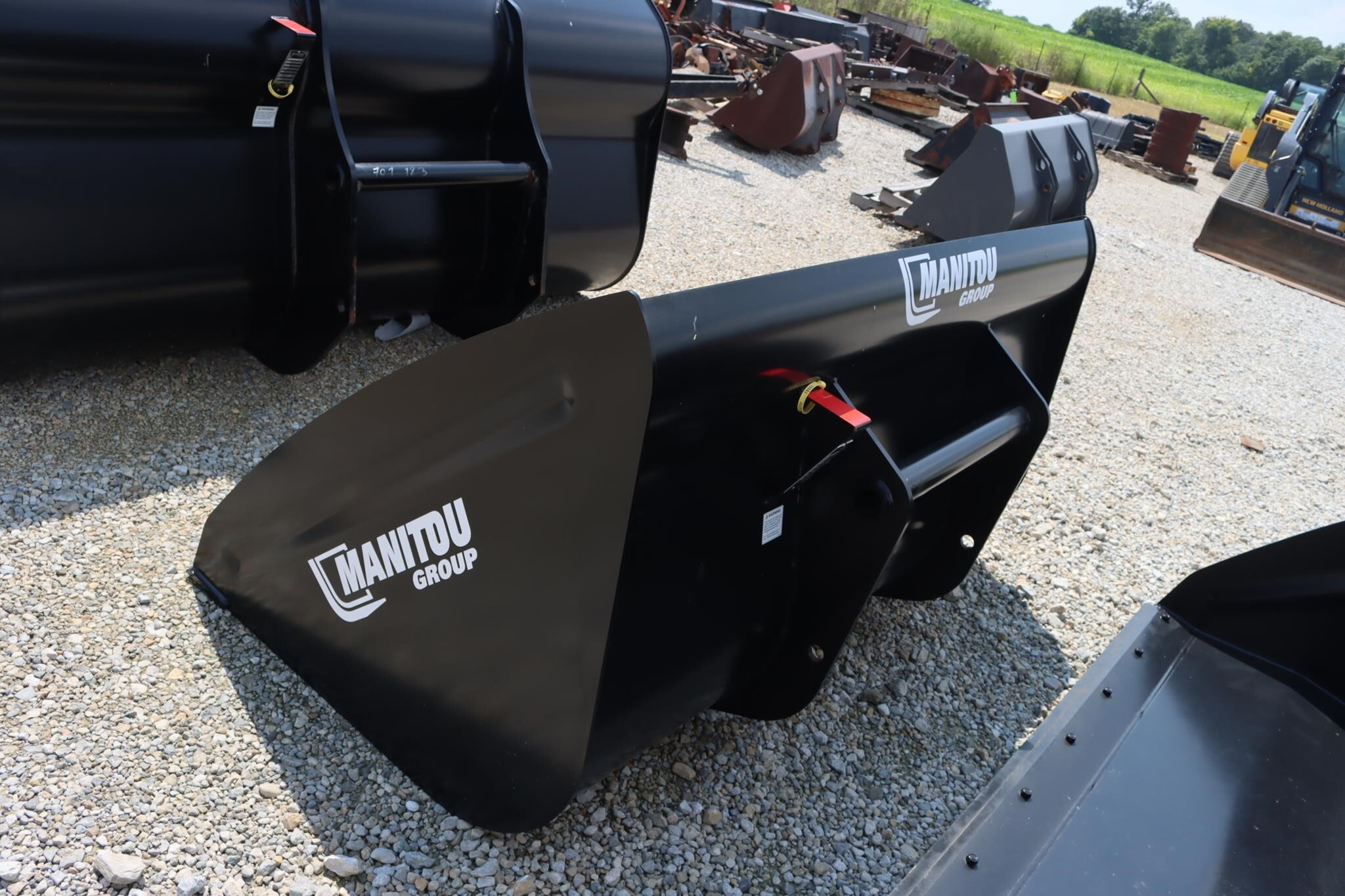  Manitou Bucket Loader and Skid Steer Attachment