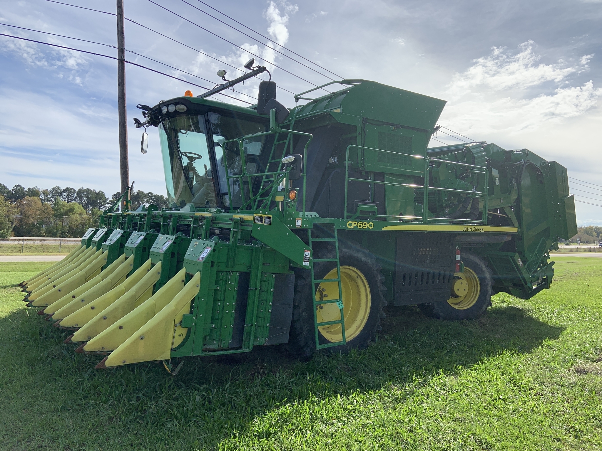 2017 John Deere CP690 Cotton Equipment