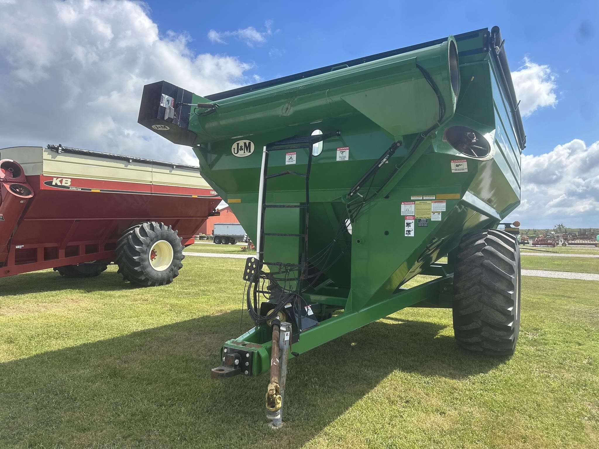  J&M 875-18 Grain Cart