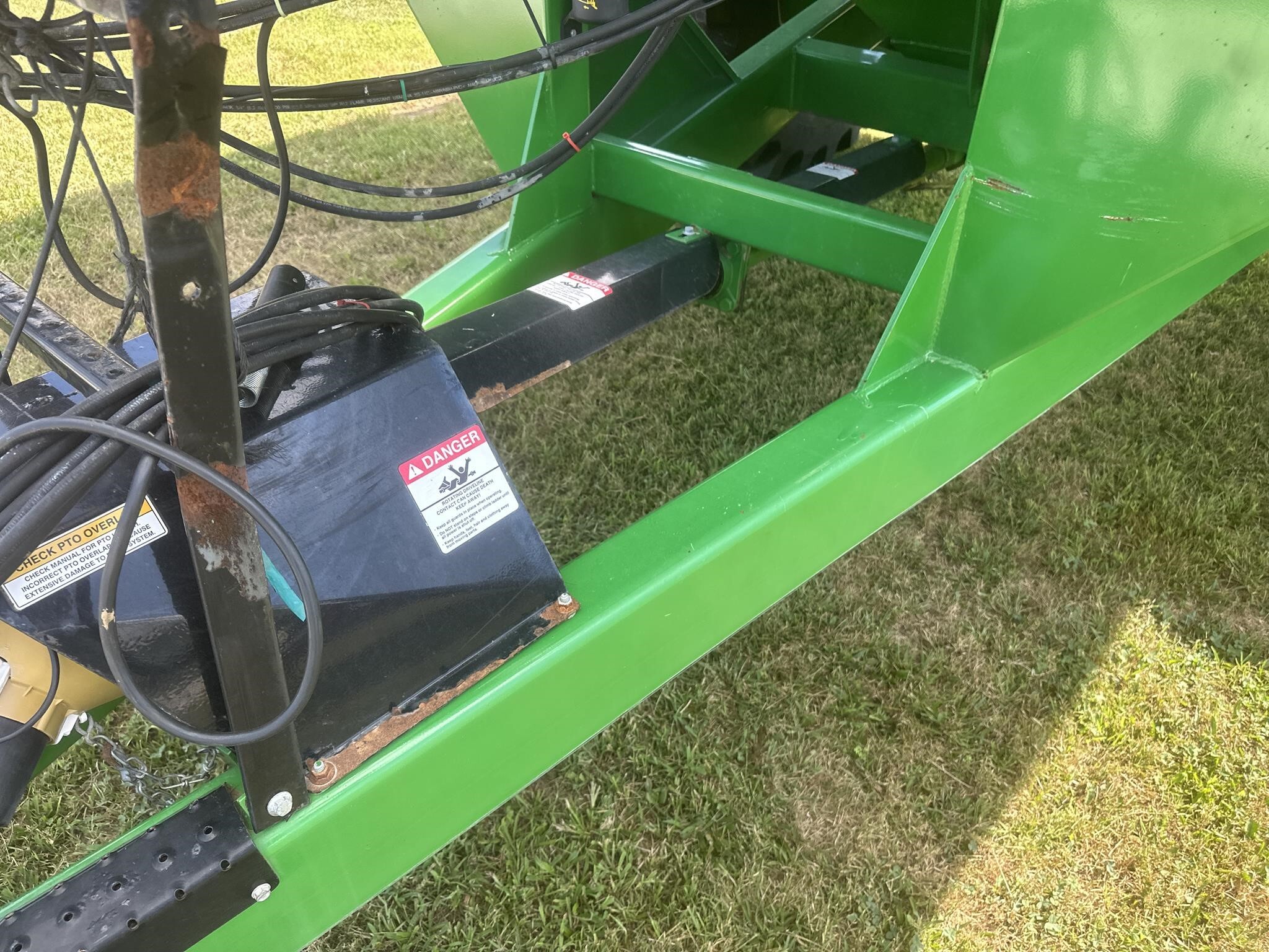  J&M 875-18 Grain Cart