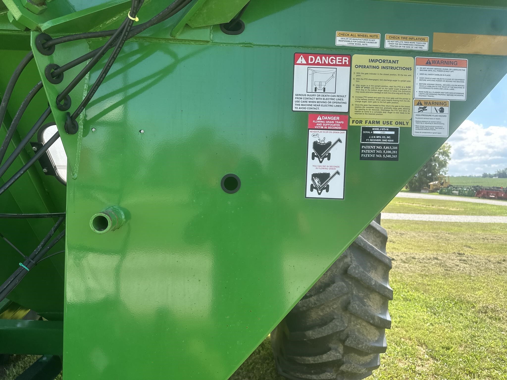  J&M 875-18 Grain Cart