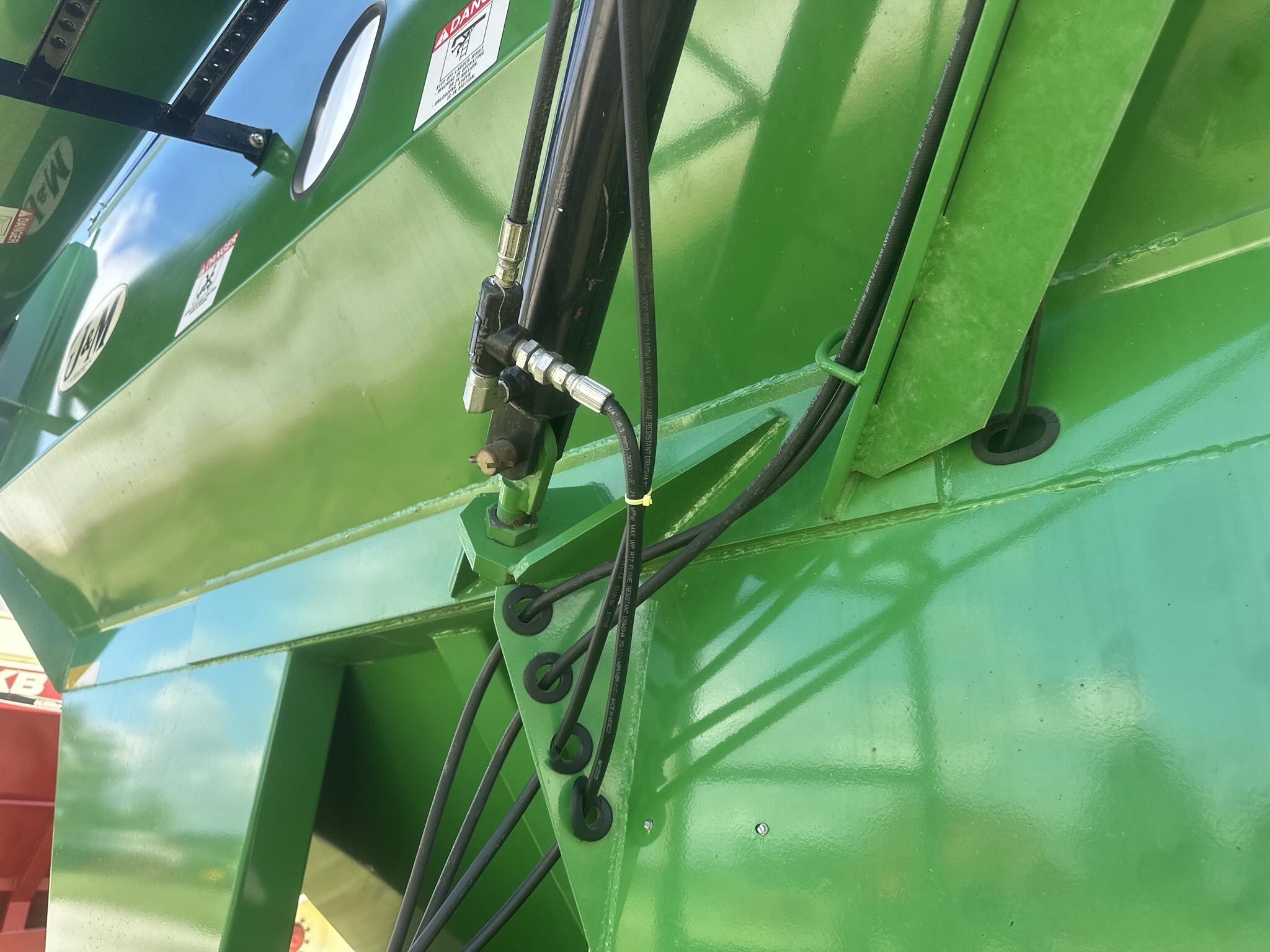  J&M 875-18 Grain Cart